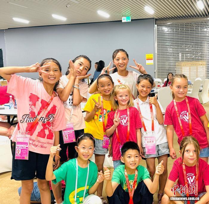 吉什么你扎, 羞涩笑道